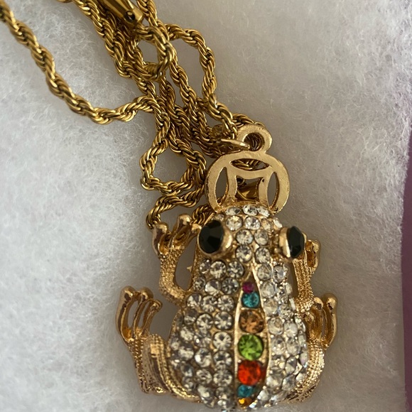 Brand new little frog pendant, gold & sparkly. - Picture 3 of 3